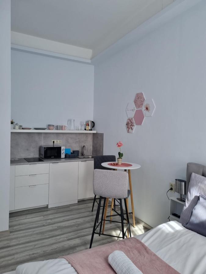 Eden City Home Дьор Екстериор снимка